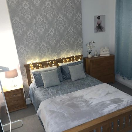 Stylish 91Sqm Victoria 2 Bedroom Apartment Bristol Exterior photo