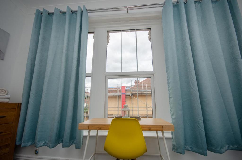 Stylish 91Sqm Victoria 2 Bedroom Apartment Bristol Exterior photo